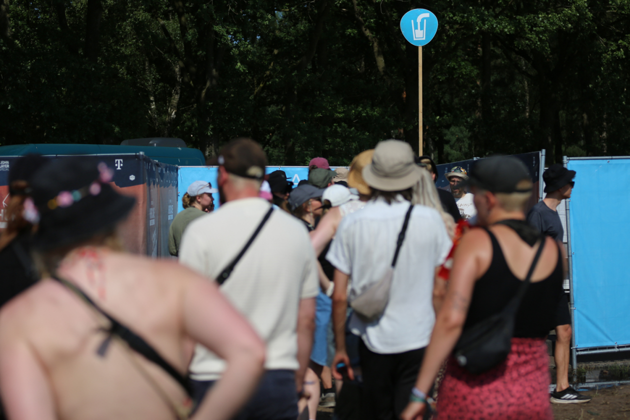 Sommer über dem Eichenring: Kraftklub, The Offspring, Donots, Yungblud u.a. feiern mit fast 80.000 Fans. – Wasser ist Leben. 