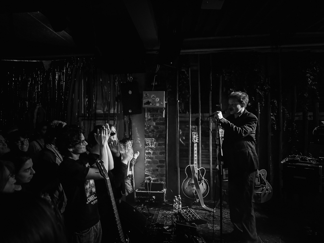 Der Black Midi-Frontmann auf Solotour. – Geordie Greep.