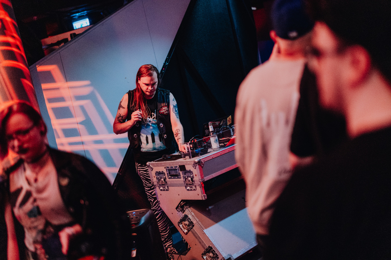 Metal und Gaming - diese Kombi passt bei den Schweden wie die Faust aufs Auge. – DJ.