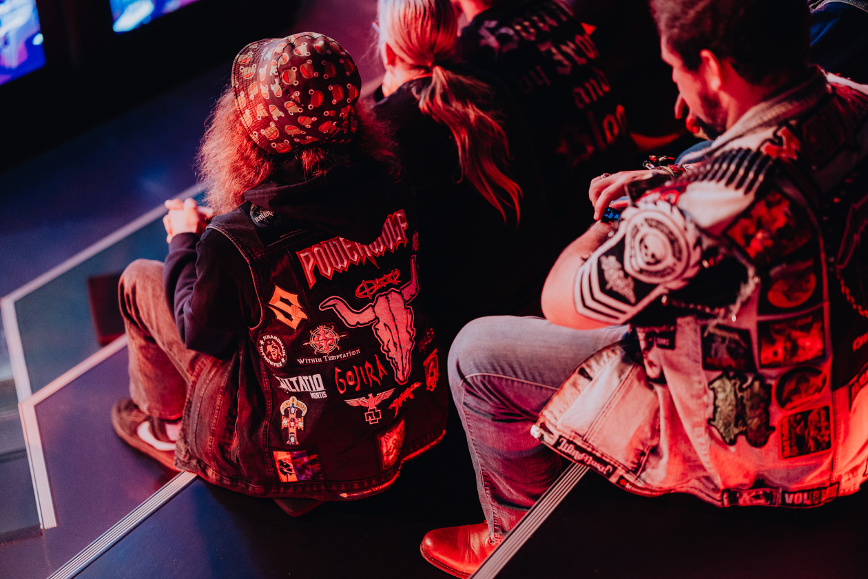 Metal und Gaming - diese Kombi passt bei den Schweden wie die Faust aufs Auge. – Fans.