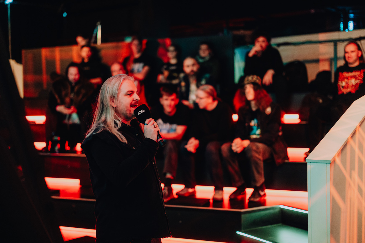 Metal und Gaming - diese Kombi passt bei den Schweden wie die Faust aufs Auge. – Gleich ists soweit.