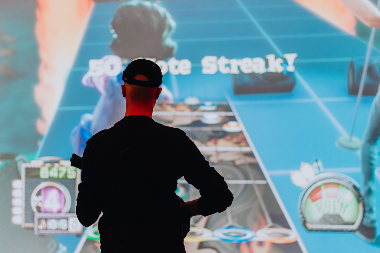 Metal und Gaming - diese Kombi passt bei den Schweden wie die Faust aufs Auge. – Play it.