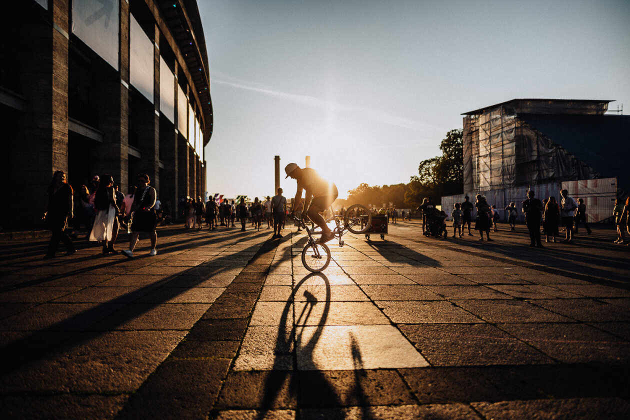 Mumford &amp; Sons, David Guetta, Imagine Dragons, Macklemore u.v.a. auf dem Berliner Olympiagelände. – Biking vor der Sonne.