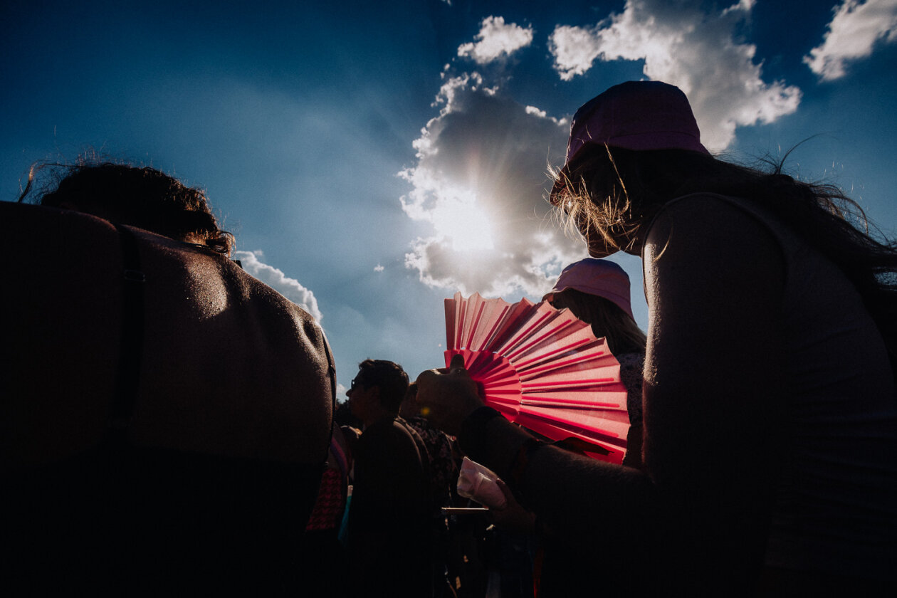 Der Sommer gibt dem feierwütigen Punlikum noch mal alles. – Auch heute unter der strahlenden Sonne.