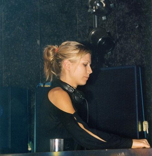 ...reist Miss Yetti in die 80er Jahre.