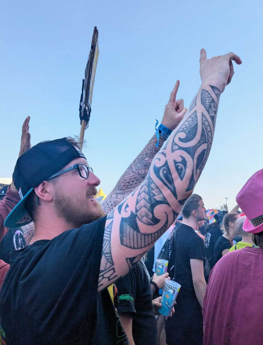 Sonne, Staub, Party und mächtig Rock'n'Roll in Nickelsdorf im Burgenland. – Körperkunst.
