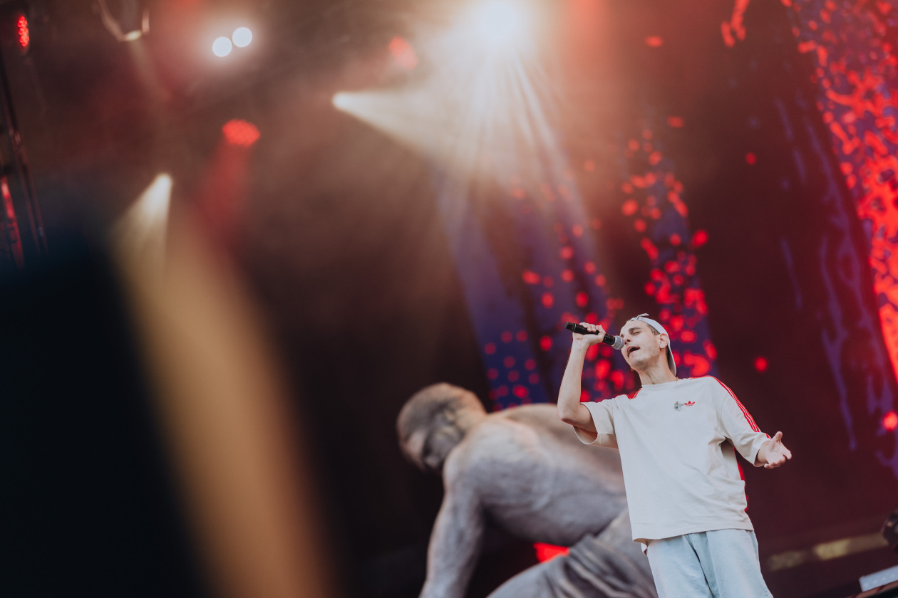 90.000 Fans und das Gelände ist brechend voll:  Papa Roach, Within Temptation, The Hives, Mastodon u.a. eröffnen die Spiele in der Eifel. – Landmvrks.