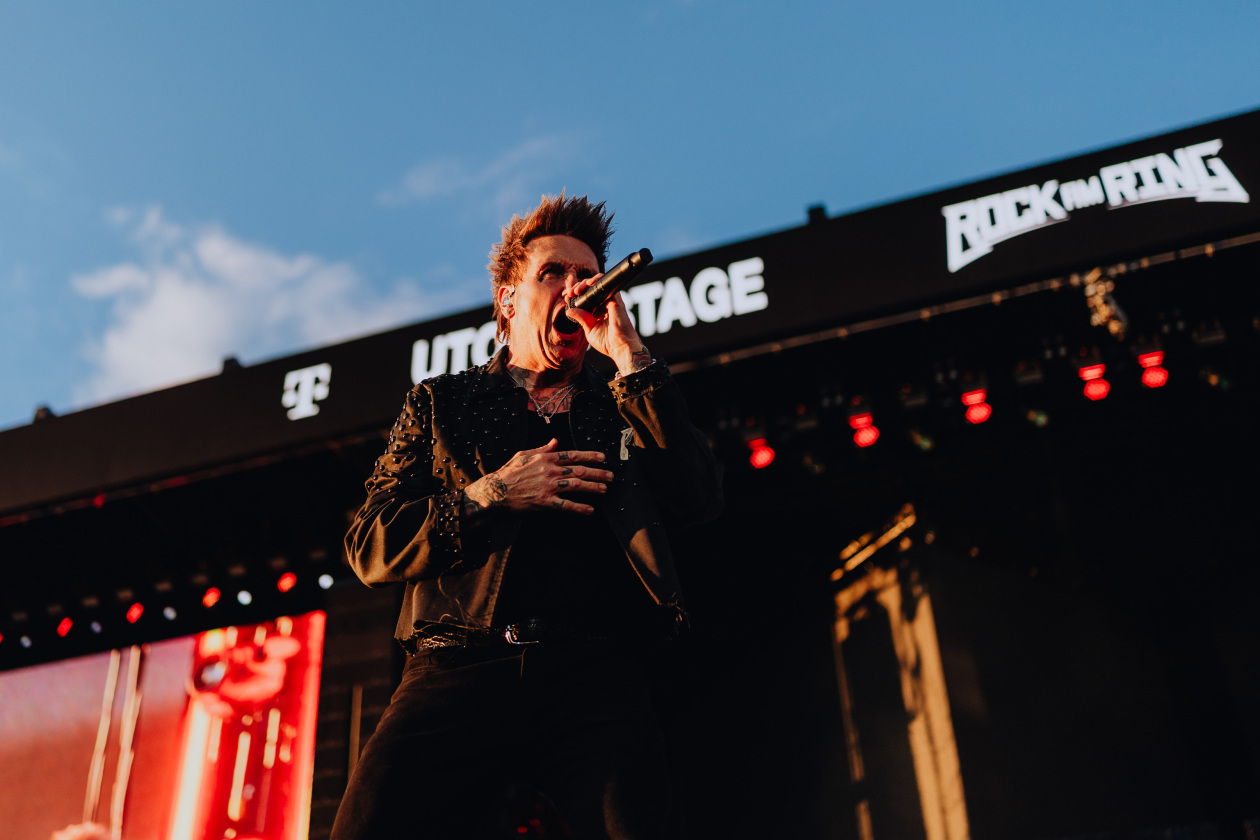 90.000 Fans und das Gelände ist brechend voll:  Papa Roach, Within Temptation, The Hives, Mastodon u.a. eröffnen die Spiele in der Eifel. – Papa Roach.