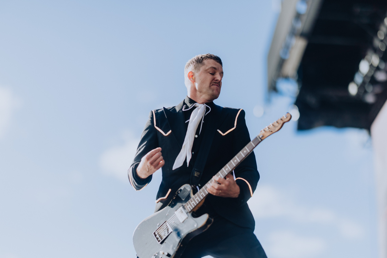 90.000 Fans und das Gelände ist brechend voll:  Papa Roach, Within Temptation, The Hives, Mastodon u.a. eröffnen die Spiele in der Eifel. – The Hives.