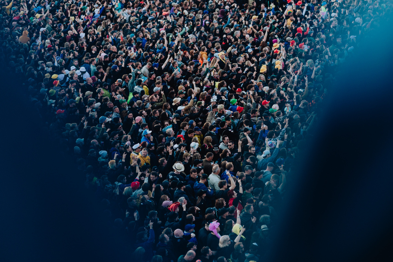 90.000 Fans und das Gelände ist brechend voll:  Papa Roach, Within Temptation, The Hives, Mastodon u.a. eröffnen die Spiele in der Eifel. – Voller gehts nicht mehr!