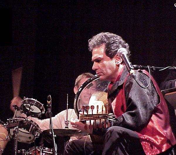 Rabih Abou-Khalil und Jarrod Cagwin (Drums)