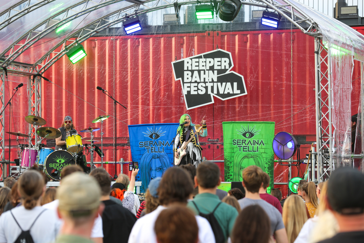 Vier Tage, 450 Bands aus 30 Nationen in über 70 Venues und 43.000 Fans. – Doro Pesch?