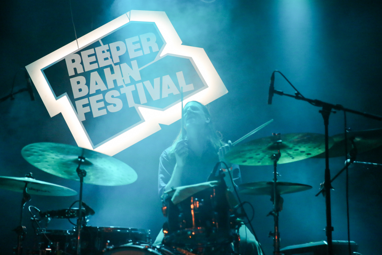 Vier Tage, 450 Bands aus 30 Nationen in über 70 Venues und 43.000 Fans. – Dry Cleaning.