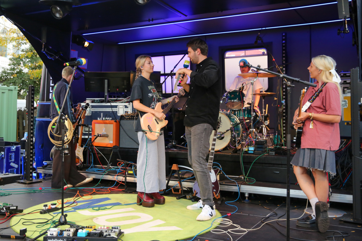 Vier Tage, 450 Bands aus 30 Nationen in über 70 Venues und 43.000 Fans. – Frag' Coach Party.