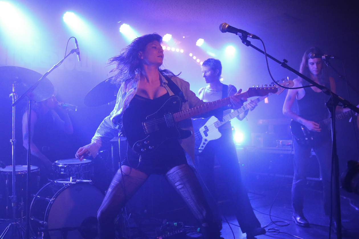 Vier Tage, 450 Bands aus 30 Nationen in über 70 Venues und 43.000 Fans. – Full Flower Moon Band.