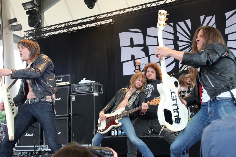 Bullet rocken zu jeder Tageszeit – Bullet