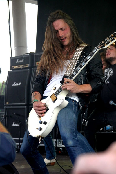 Bullet rocken zu jeder Tageszeit – Erik Almström