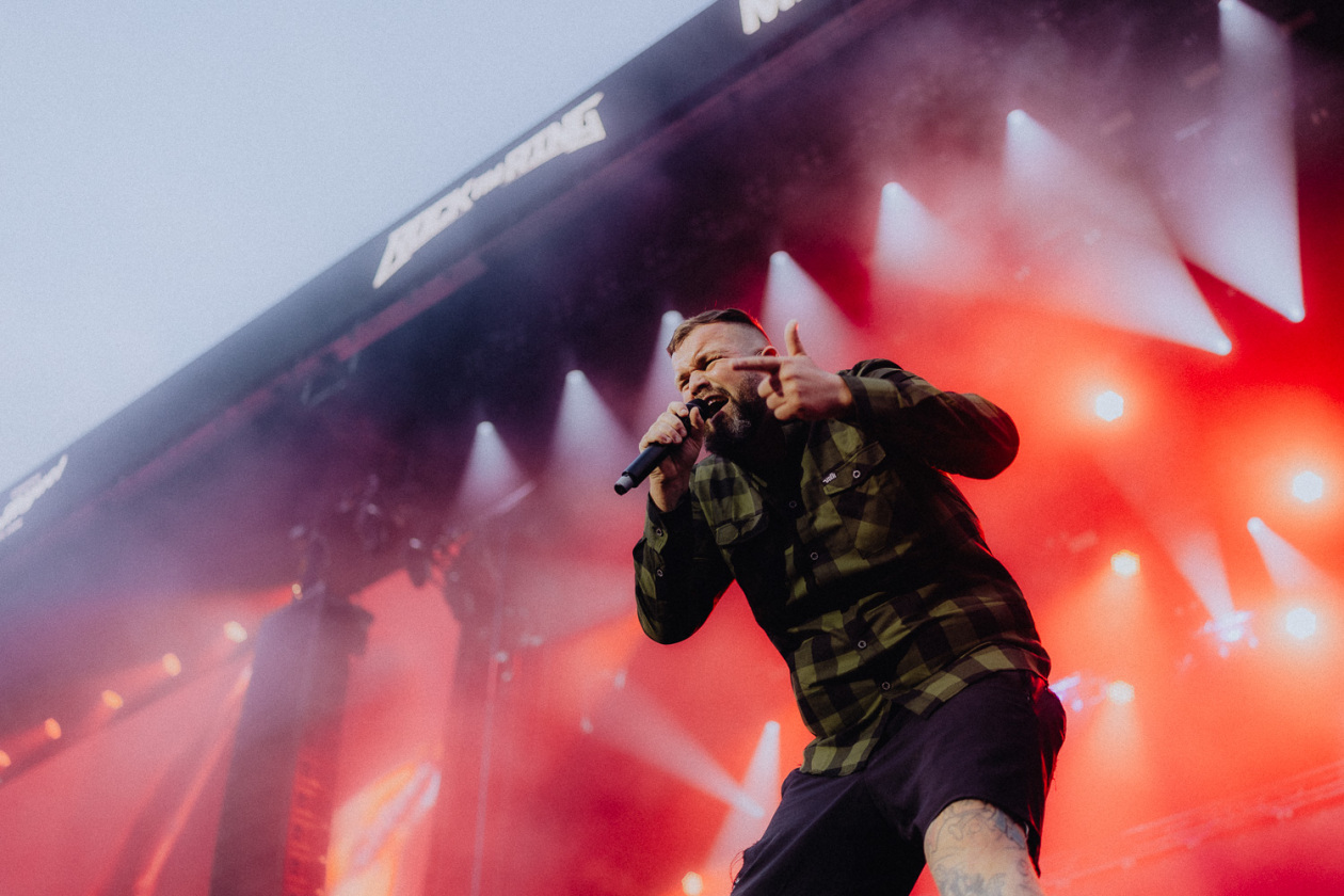 Trotz Matschwetter freuen sich 90.000 Fans auf die kommenden Tage in der Eifel. – Feine Sahne Fischfilet.