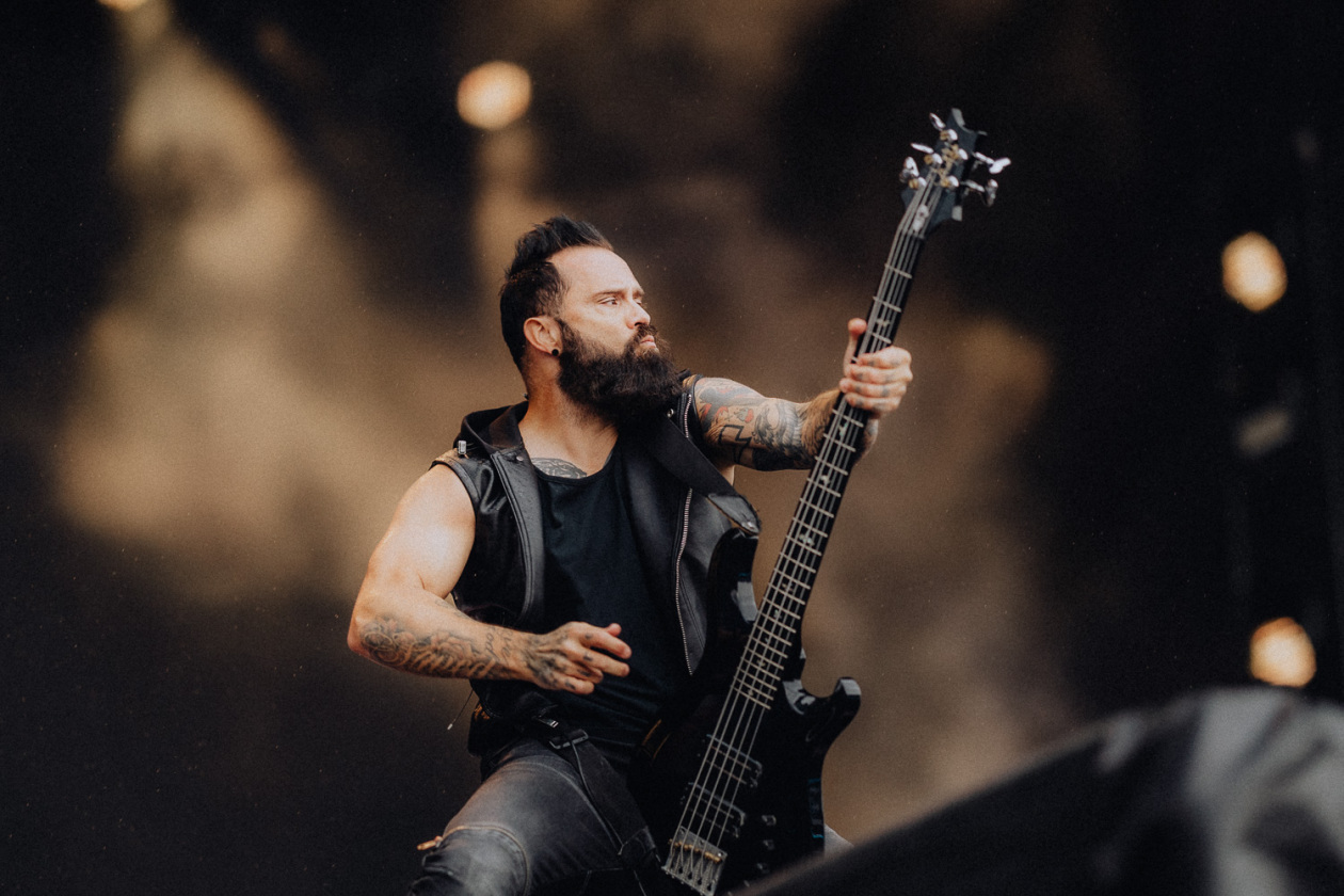Trotz Matschwetter freuen sich 90.000 Fans auf die kommenden Tage in der Eifel. – Skillet.