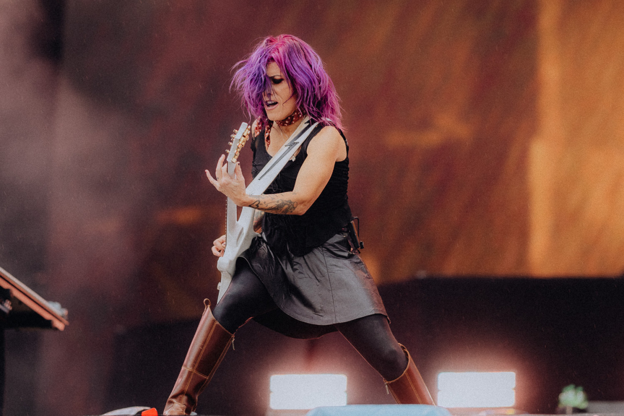 Trotz Matschwetter freuen sich 90.000 Fans auf die kommenden Tage in der Eifel. – Skillet.