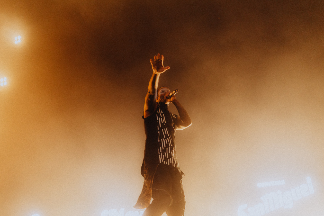 Trotz Matschwetter freuen sich 90.000 Fans auf die kommenden Tage in der Eifel. – The Prodigy.