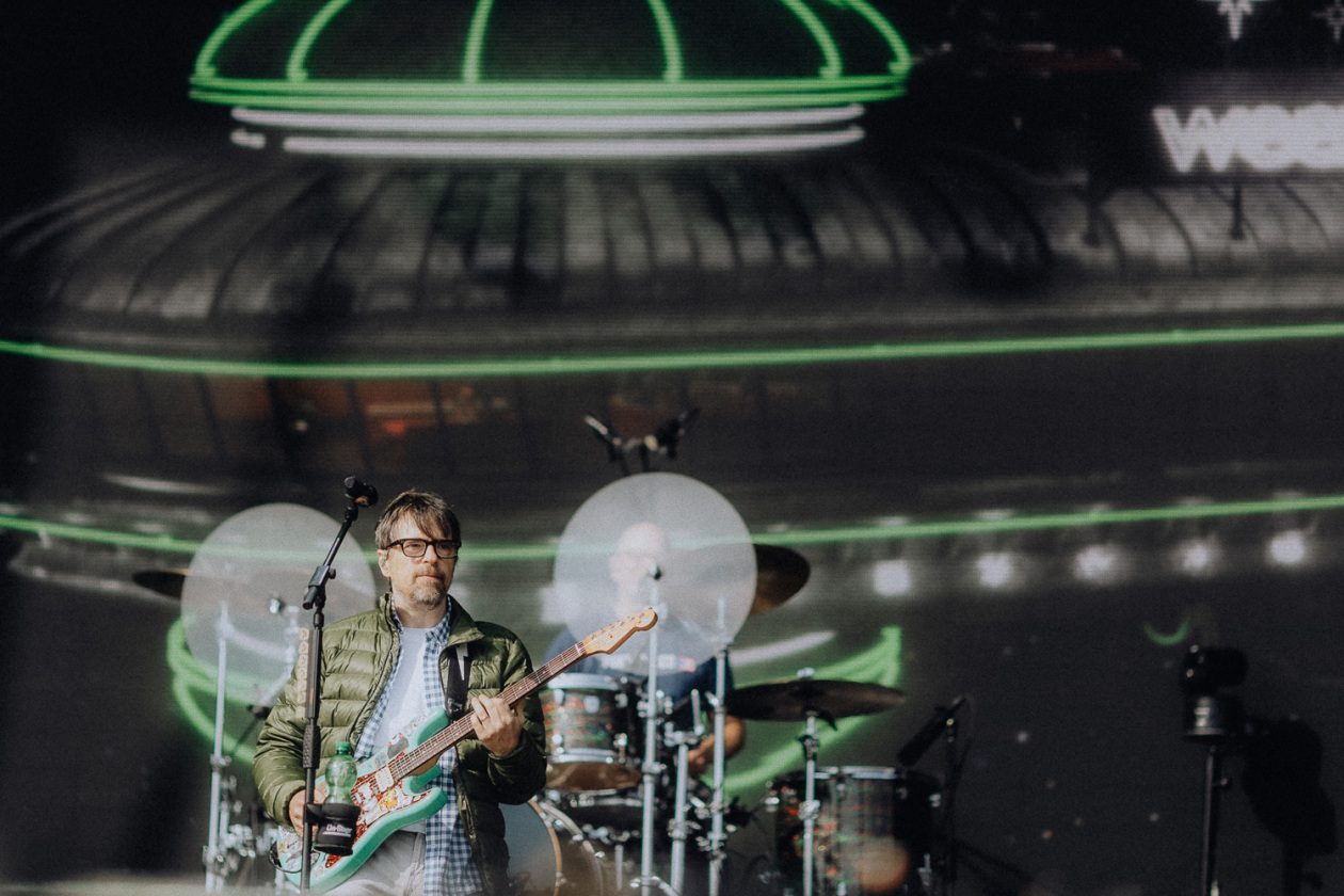 Trotz Matschwetter freuen sich 90.000 Fans auf die kommenden Tage in der Eifel. – Weezer.