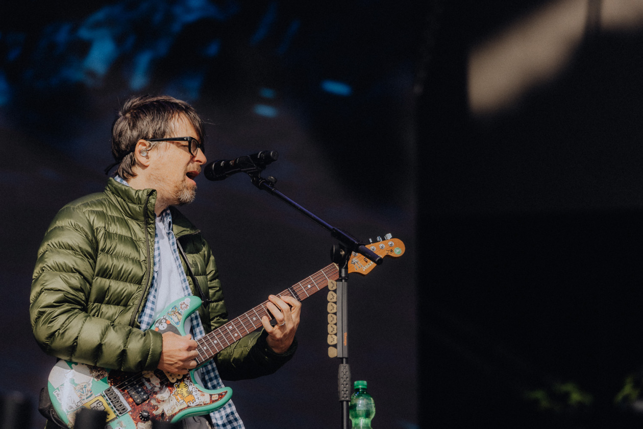 Trotz Matschwetter freuen sich 90.000 Fans auf die kommenden Tage in der Eifel. – Weezer.
