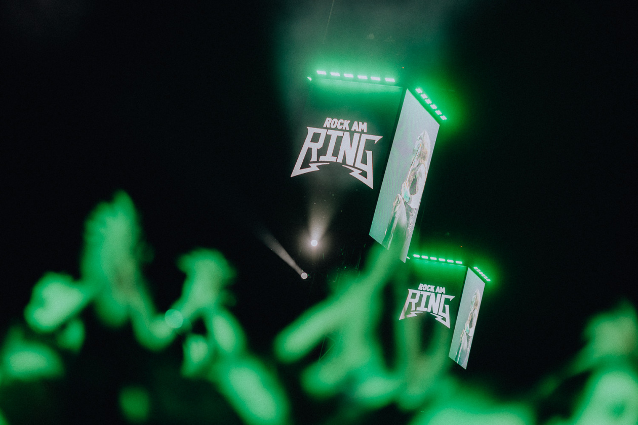 Die Party ist in vollem Gange und der zweite Festivaltag läuft auf seinen Höhepunkt zu. – Und damit gute Nacht, Rock am Ring 2025!