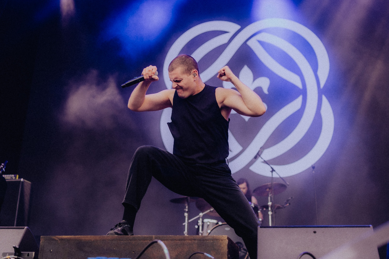 Die Party ist in vollem Gange und der zweite Festivaltag läuft auf seinen Höhepunkt zu. – Deafheaven.