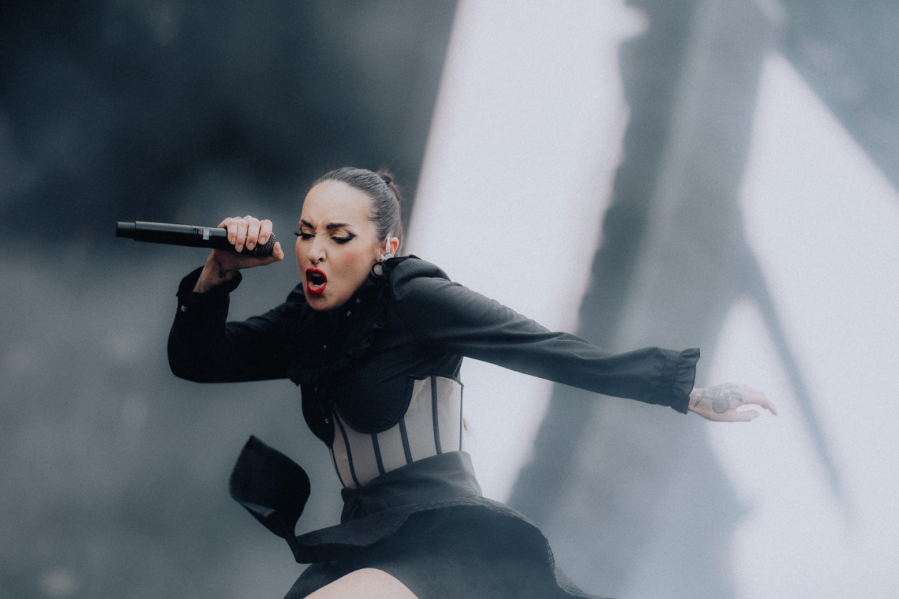 Die Party ist in vollem Gange und der zweite Festivaltag läuft auf seinen Höhepunkt zu. – Jinjer.