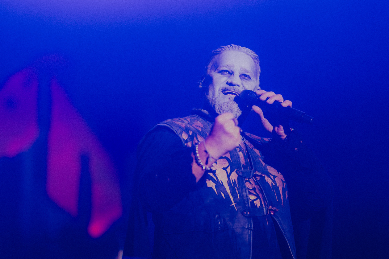 Die Party ist in vollem Gange und der zweite Festivaltag läuft auf seinen Höhepunkt zu. – Powerwolf!