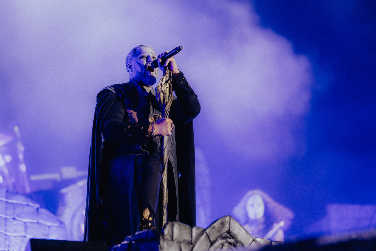 Die Party ist in vollem Gange und der zweite Festivaltag läuft auf seinen Höhepunkt zu. – Powerwolf.