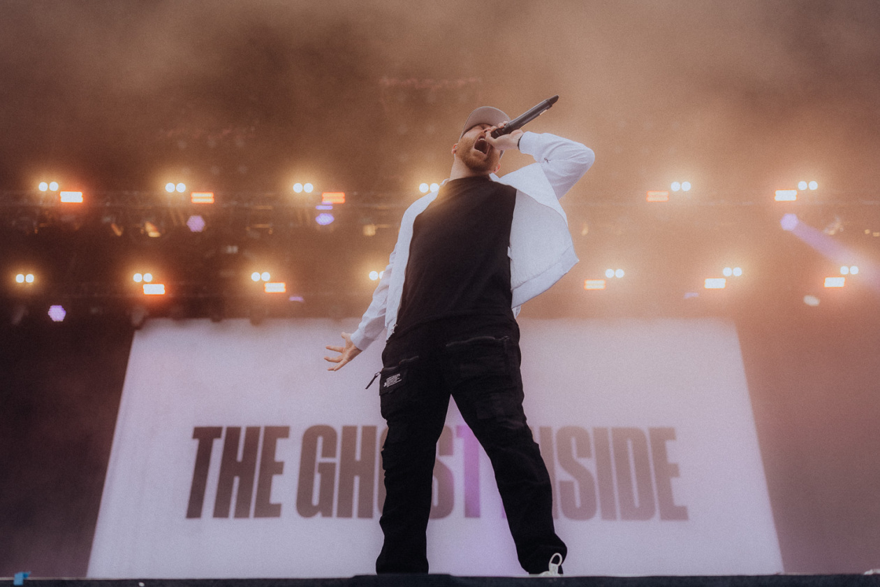 Die Party ist in vollem Gange und der zweite Festivaltag läuft auf seinen Höhepunkt zu. – The Ghost Inside.