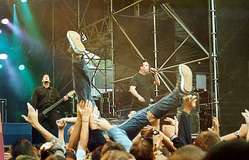 Rock am See Festival – Crowdsurfing bei Papa Roach