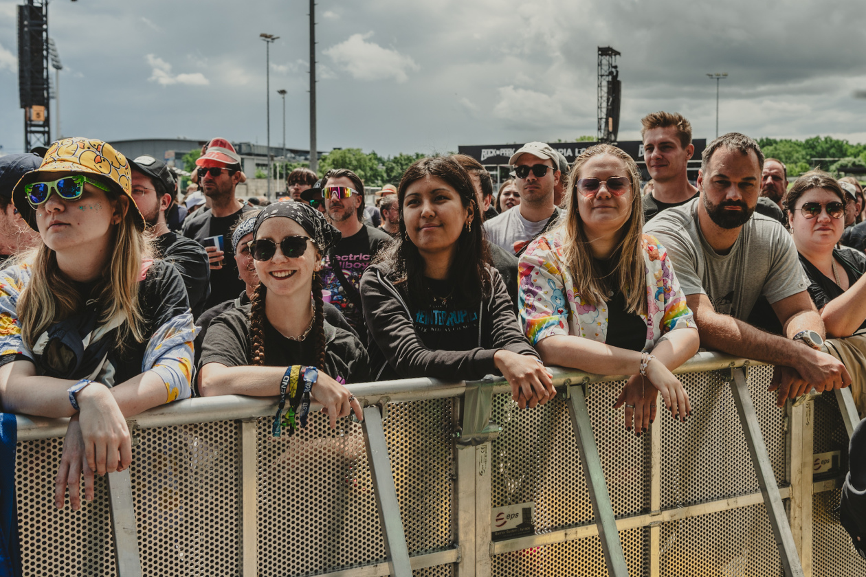Linkin Park, Limp Bizkit, Papa Roach u.a. stehen in den Startlöchern. – Reisegruppe Frontrow.