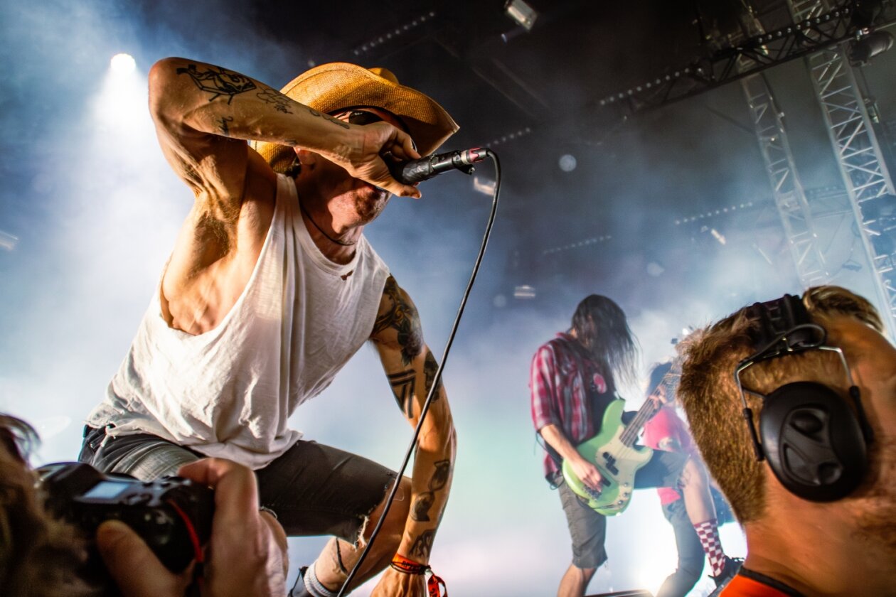 Das Roskilde Festival läuft: Nach den Newcomer:innen-Tagen startet am Mittwoch das Hauptprogramm. – Better Lovers.