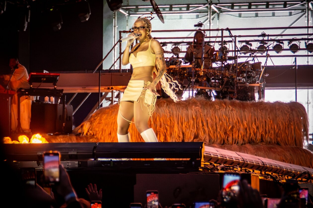 Das Roskilde Festival läuft: Nach den Newcomer:innen-Tagen startet am Mittwoch das Hauptprogramm. – Doja Cat.