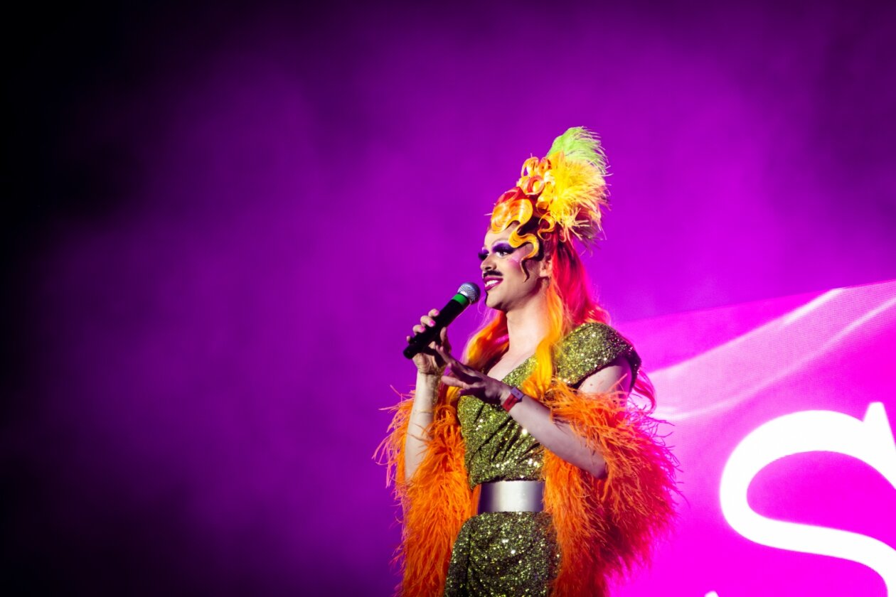 Das Roskilde Festival läuft: Nach den Newcomer:innen-Tagen startet am Mittwoch das Hauptprogramm. – Shamelezz Dragshow am Dienstagabend.