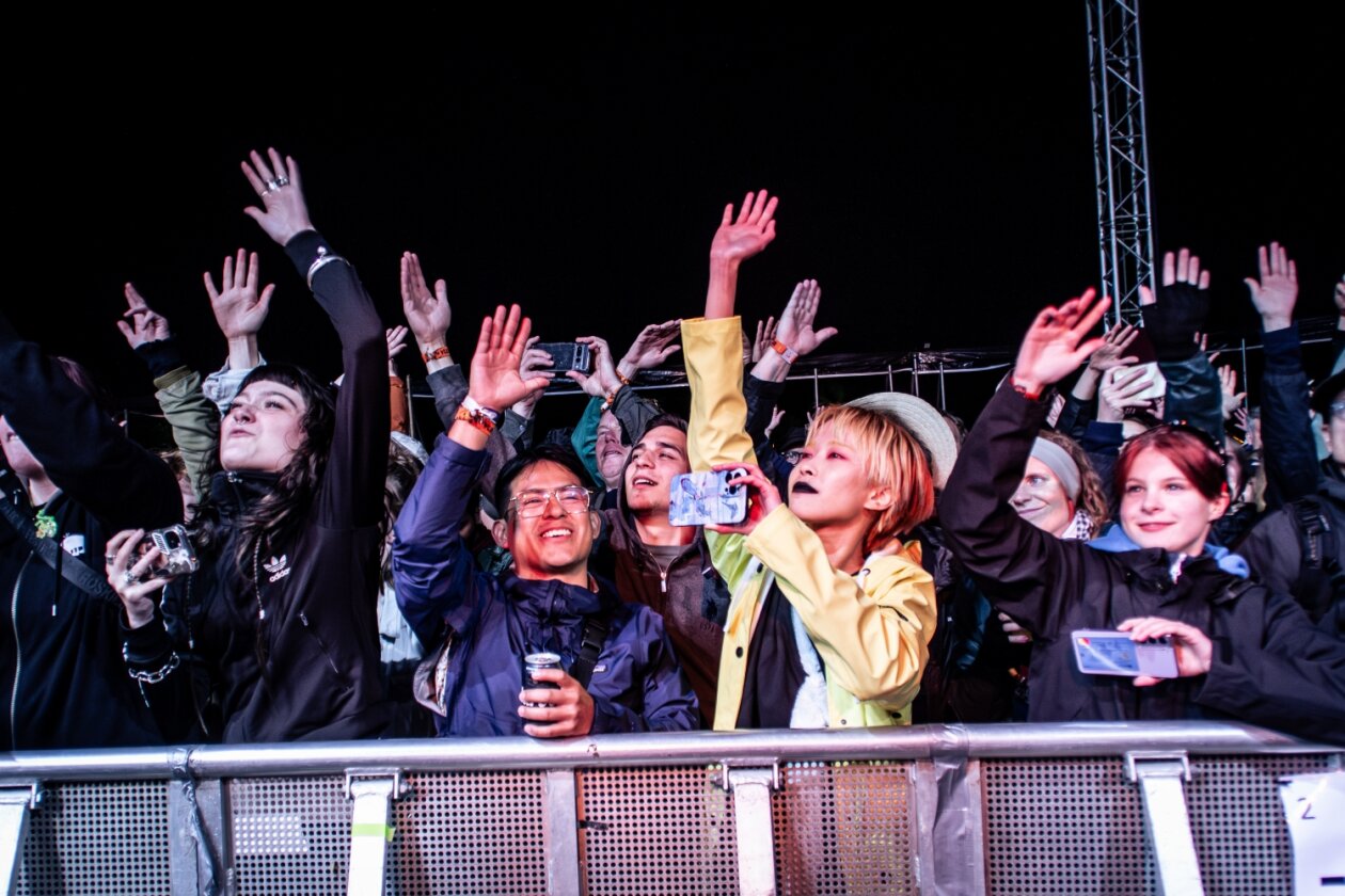 Der Donnerstag mit K-Pop, Khruangbin etc. und noch mehr Liebe. – Fans bei Balming Tiger.