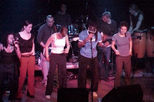 Das Publikum tanzt mit