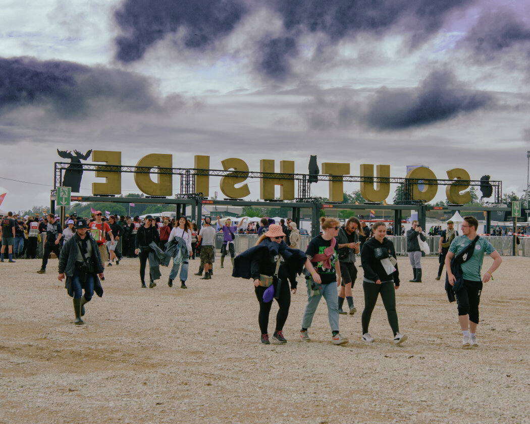 Im Süden läuft die Party: Deichkind, Bring Me The Horizon, Editors, Feine Sahne Fischfilet, Sum 41 u.a. trotzen Regen dem Regen. – Southside 2024!