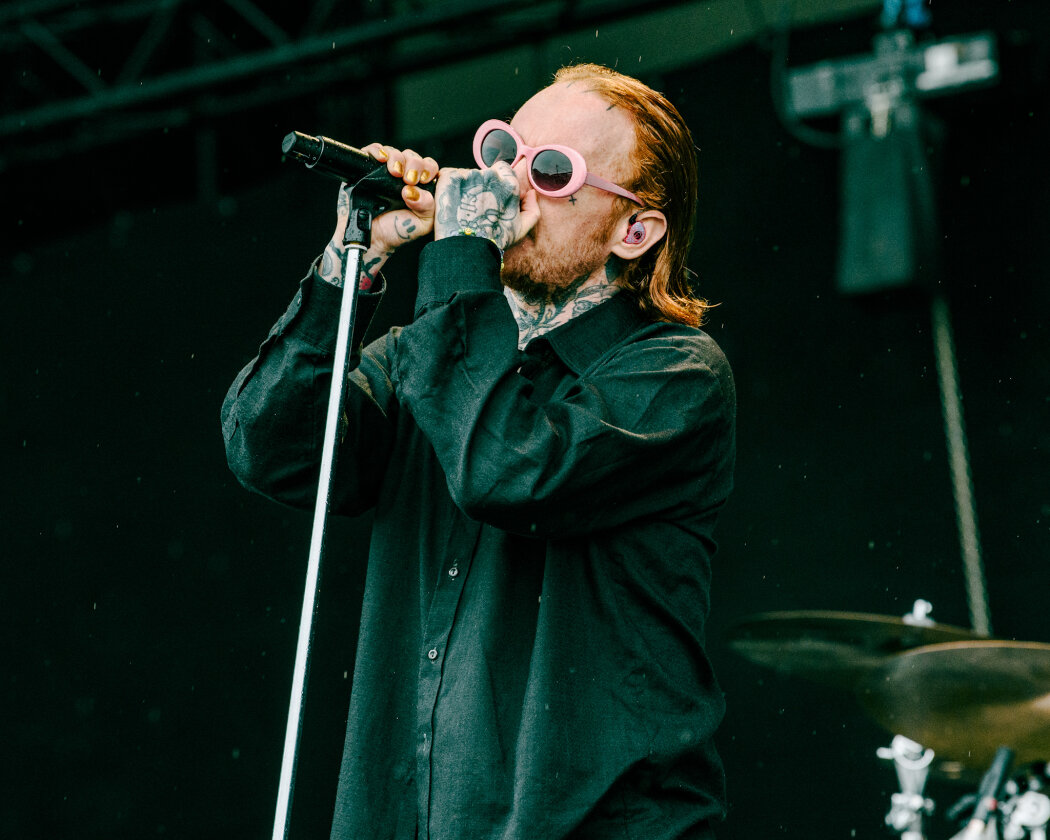 Im Süden läuft die Party: Deichkind, Bring Me The Horizon, Editors, Feine Sahne Fischfilet, Sum 41 u.a. trotzen Regen dem Regen. – Frank Carter & The Rattlesnakes.