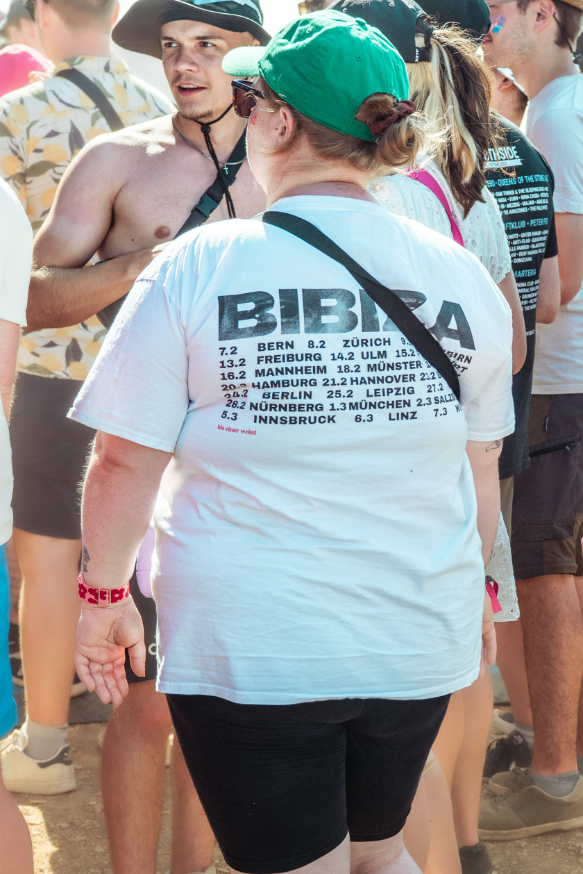 Es ist angerichtet! Deftones, The Prodigy, Apache 207 u.v.a. warten bei Sommerwetter. – Bibiza-Tour.