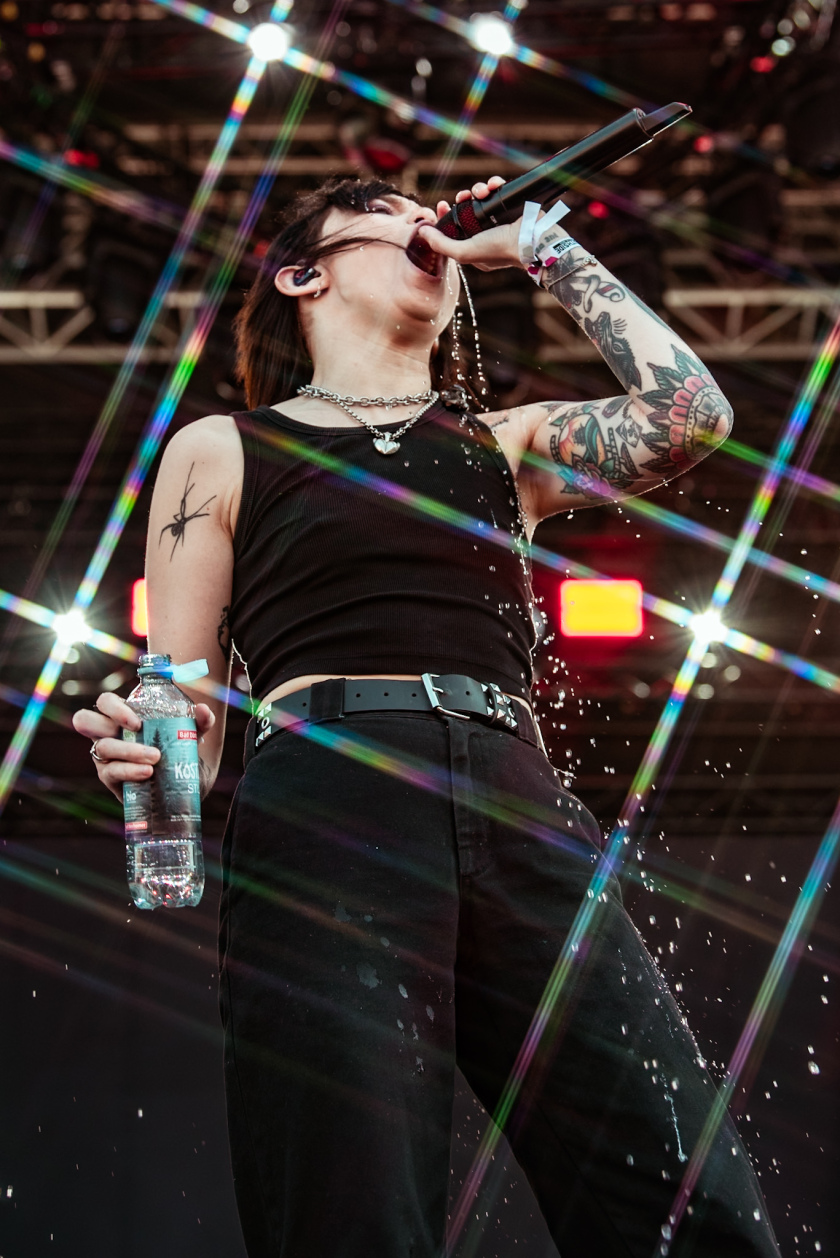 Es ist angerichtet! Deftones, The Prodigy, Apache 207 u.v.a. warten bei Sommerwetter. – Hot Milk.