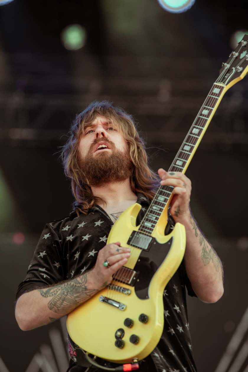 Es ist angerichtet! Deftones, The Prodigy, Apache 207 u.v.a. warten bei Sommerwetter. – Kadavar.