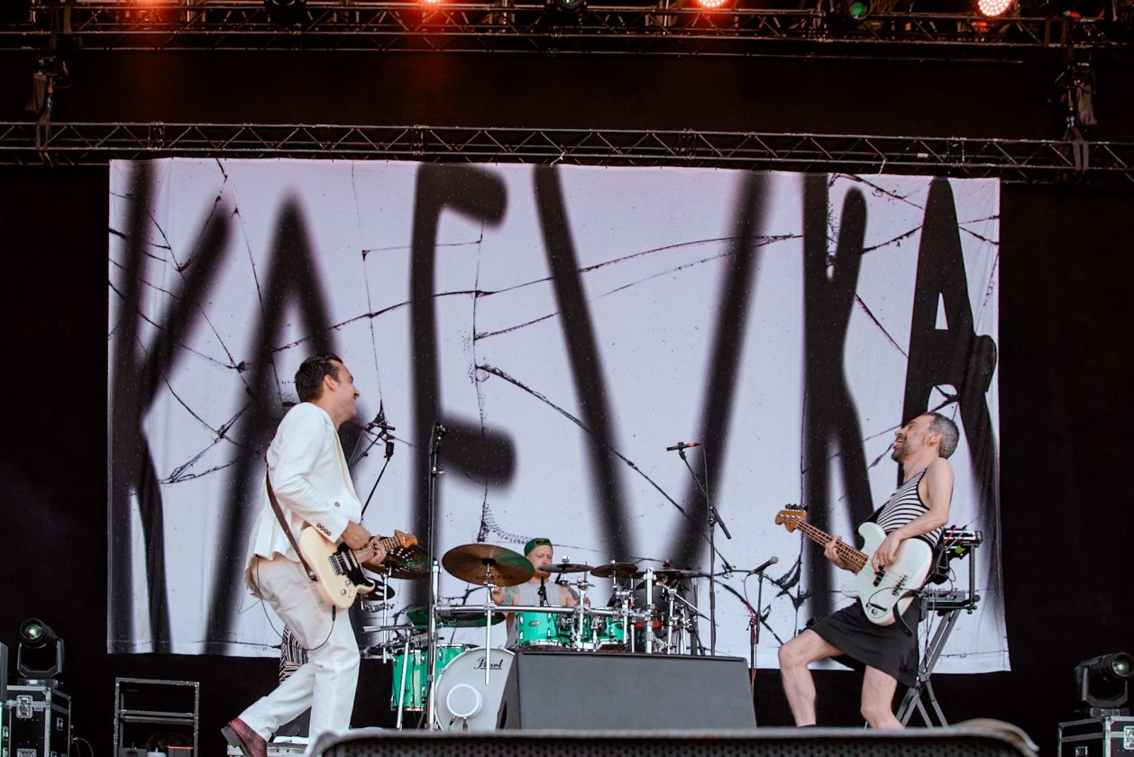 Es ist angerichtet! Deftones, The Prodigy, Apache 207 u.v.a. warten bei Sommerwetter. – Kavka.