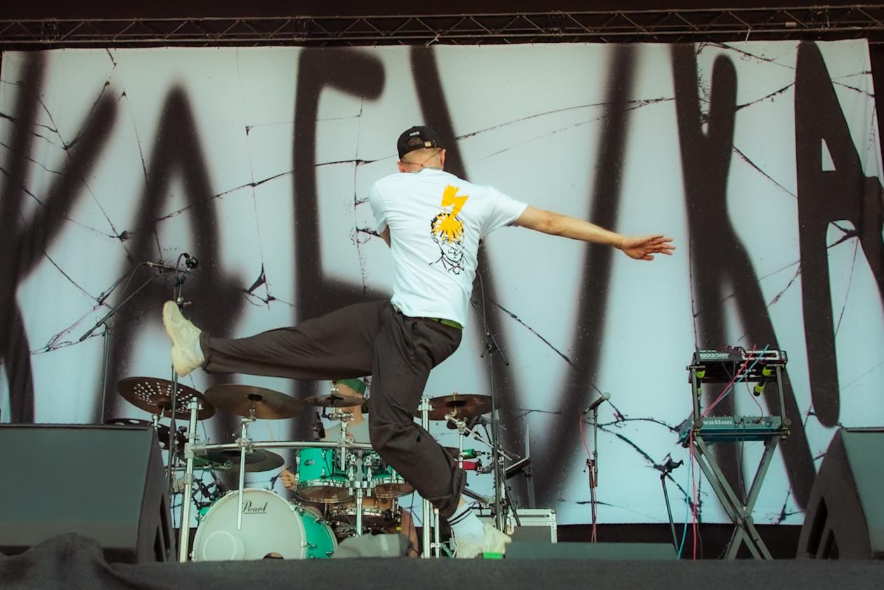 Es ist angerichtet! Deftones, The Prodigy, Apache 207 u.v.a. warten bei Sommerwetter. – Kavka.