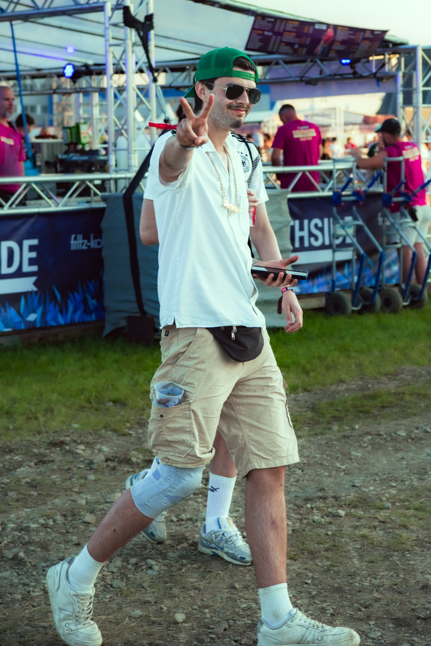 Es ist angerichtet! Deftones, The Prodigy, Apache 207 u.v.a. warten bei Sommerwetter. – Lässig.