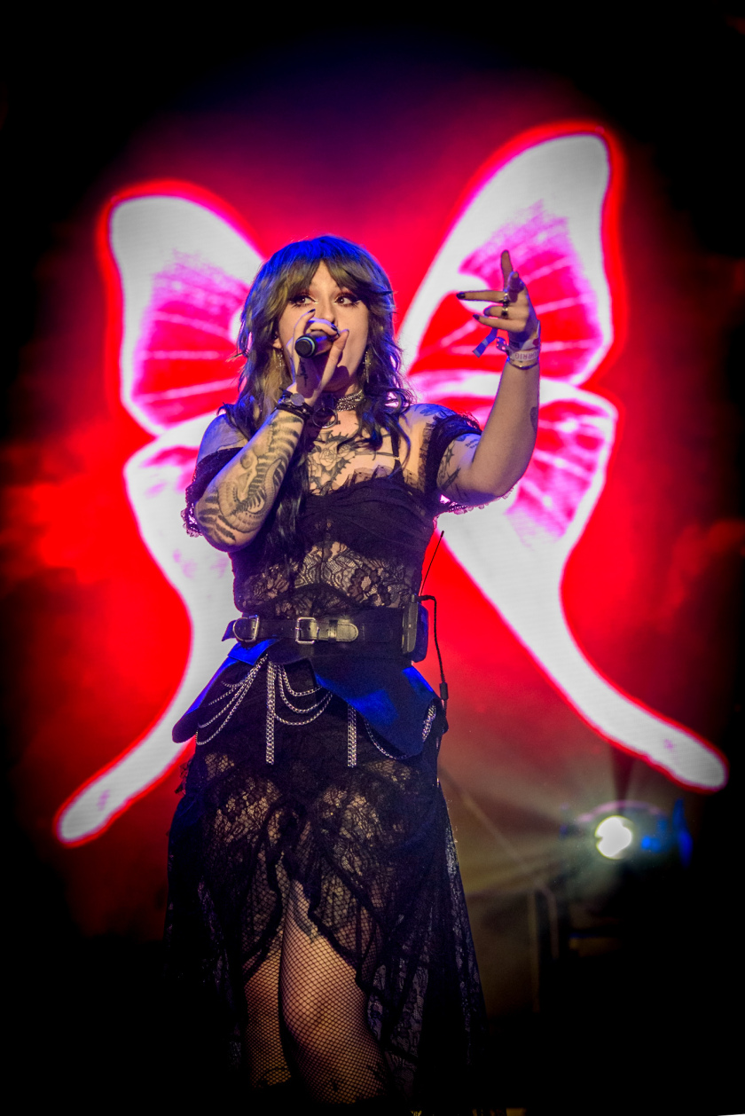 Es ist angerichtet! Deftones, The Prodigy, Apache 207 u.v.a. warten bei Sommerwetter. – Mothica.