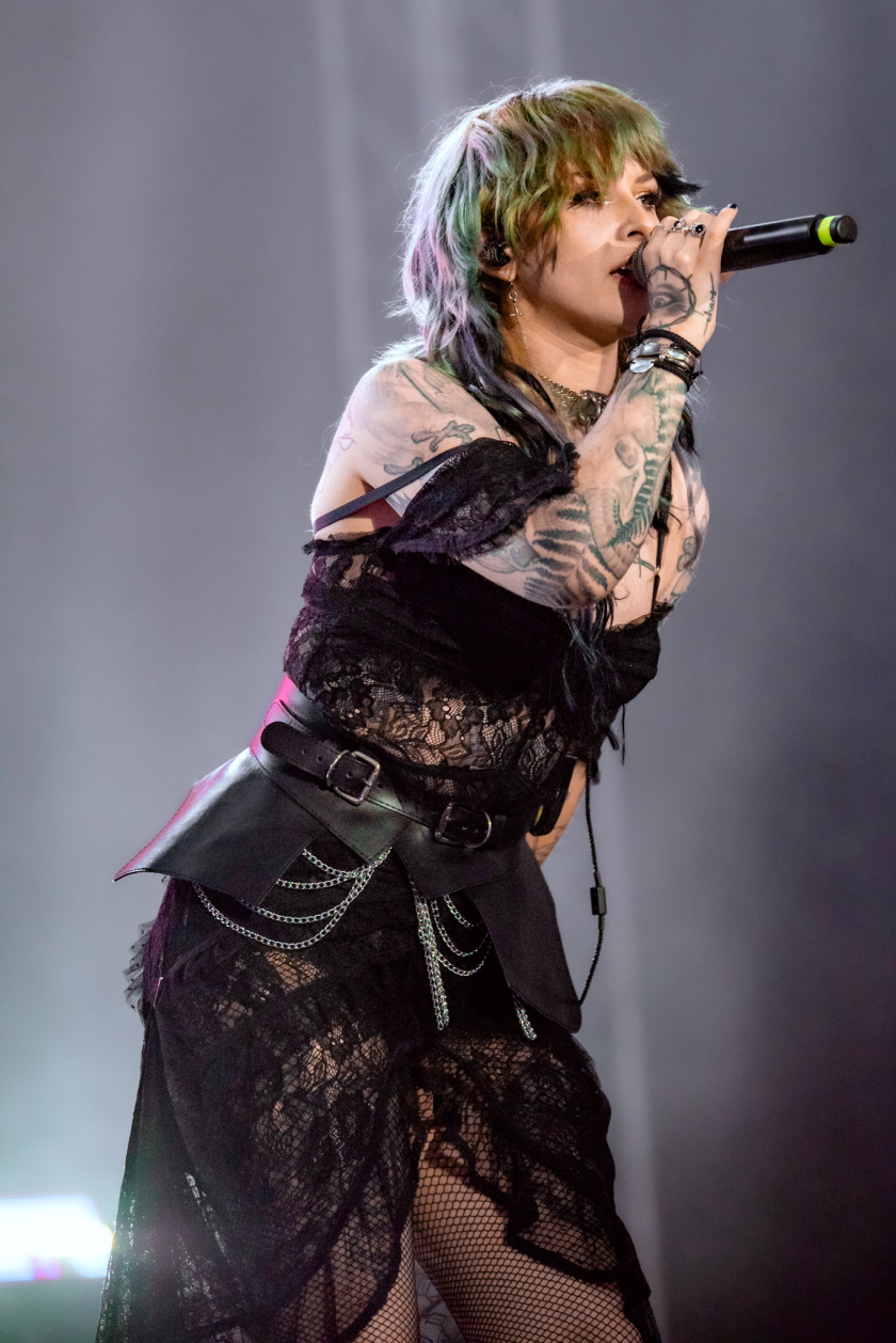 Es ist angerichtet! Deftones, The Prodigy, Apache 207 u.v.a. warten bei Sommerwetter. – Mothica.